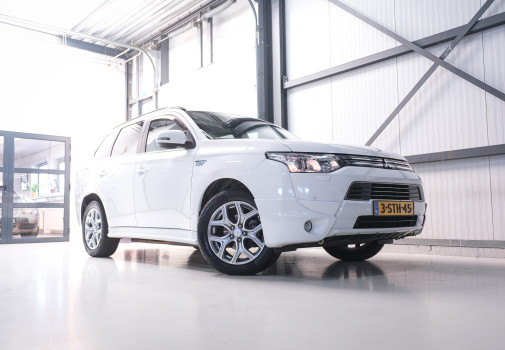 foto Mitsubishi Outlander 2.0 PHEV Instyle+ 2013