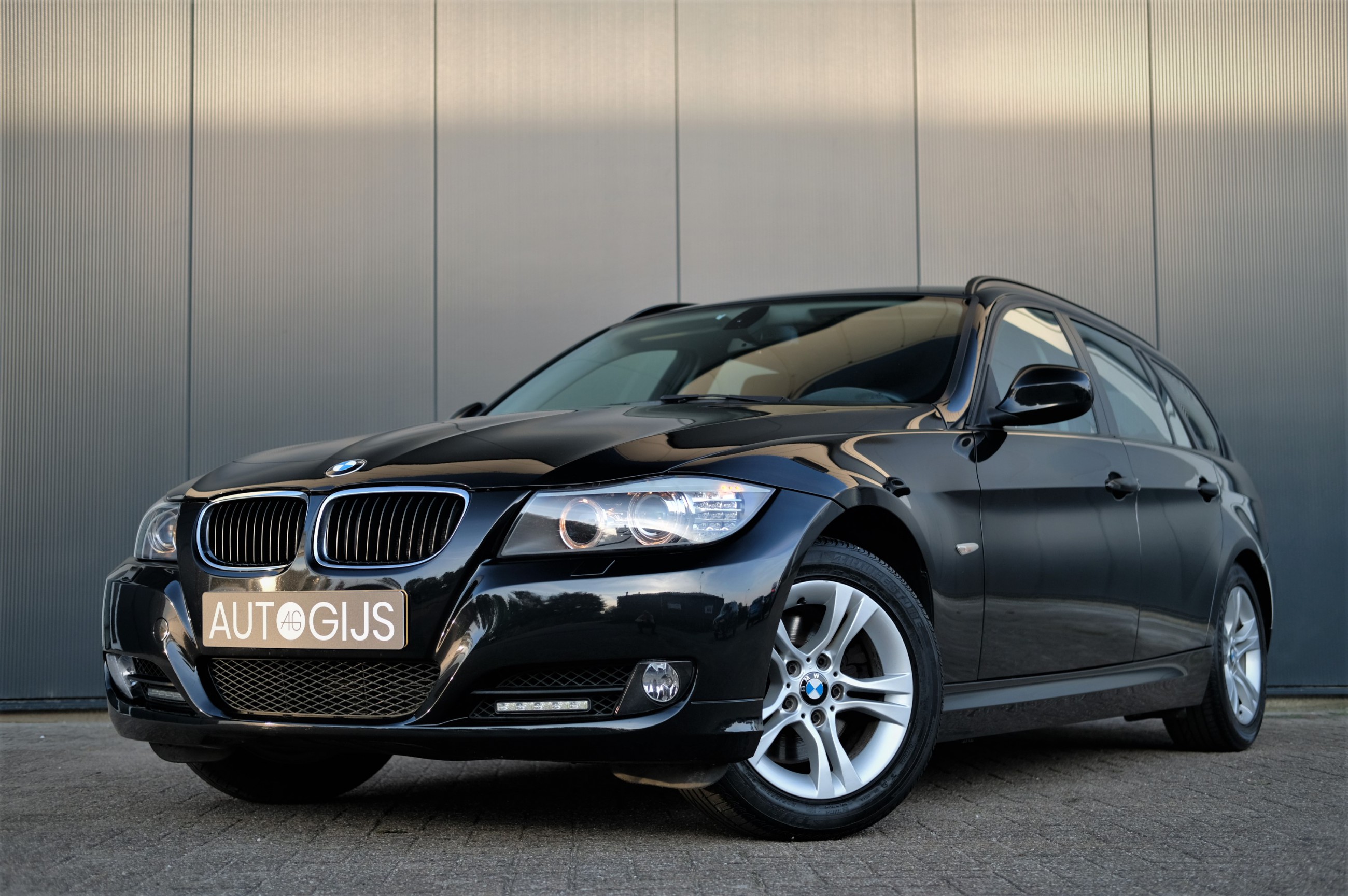 occasion-bmw-320i-touring-business-line-lci-stationwagon-benzine-2010